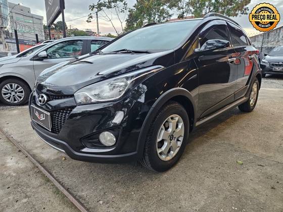 HYUNDAI HB20X 1.6 16V PREMIUM FLEX 4P AUTOMÁTICO HYUNDAI HB20X 1.6 16V PREMIUM FLEX 4P AUTOMÁTICO